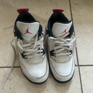 Jordan 4 Sneakers 🔥🔥🔥 Boys size 2.5Y.